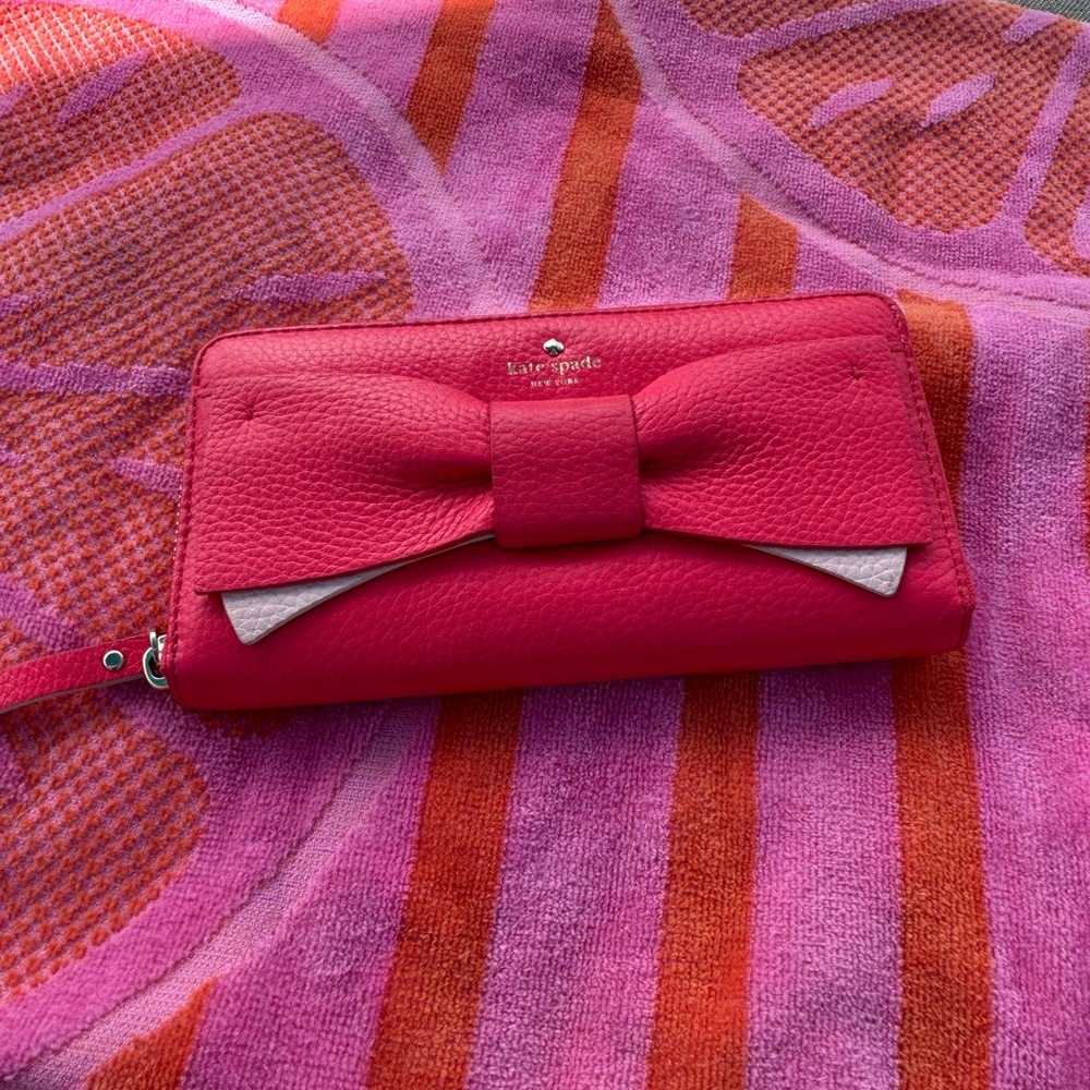 ♠️🩷Kate Spade Vibrant Coral Bow Wallet ♠️🩷